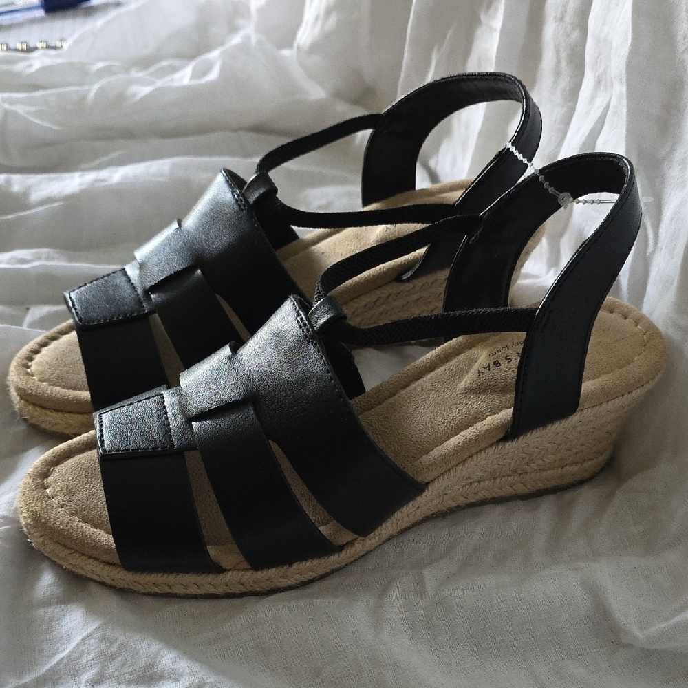 (J36) St. John's Bay Black Strappy Sandals